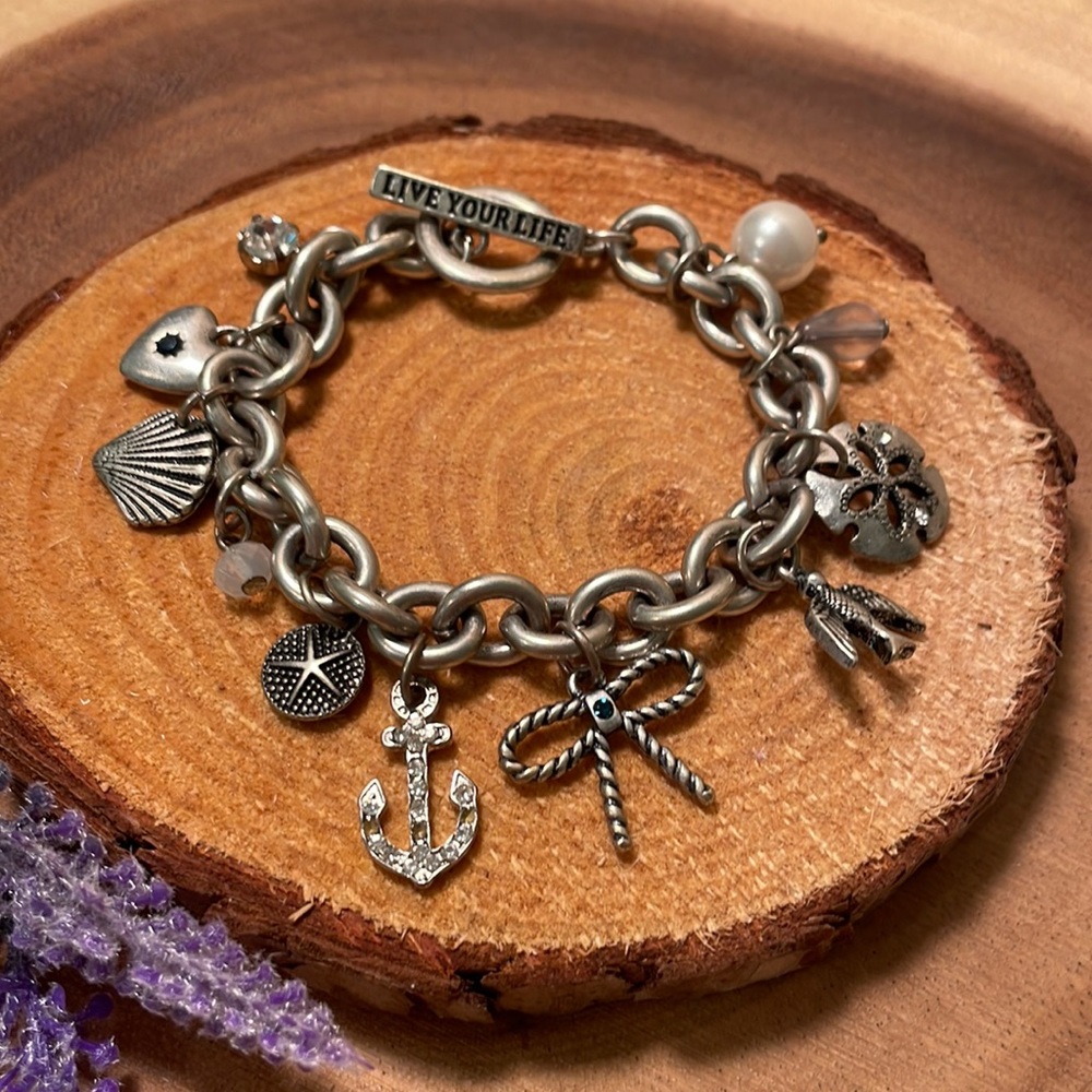 American eagle beachy silver bracelet. Would look great for summertime.